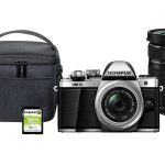 Appareil photo hybride OLYMPUS PACK E-M10 II SILVER + 14-42 + 40-150 + SACOCHE + SD 16GO