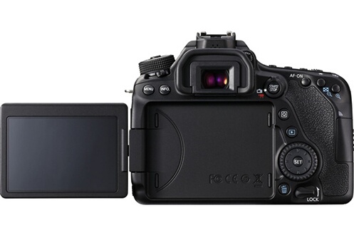 Appareil photo Reflex CANON EOS 80D + EF-S 18-135 IS USM + FOURRE-TOUT + SD 16GO