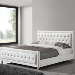 Lit adulte blanc design 160×200 capitonné avec des strass SAMANTHA Blanc L 166,5 x P 218 x x H 107 cm